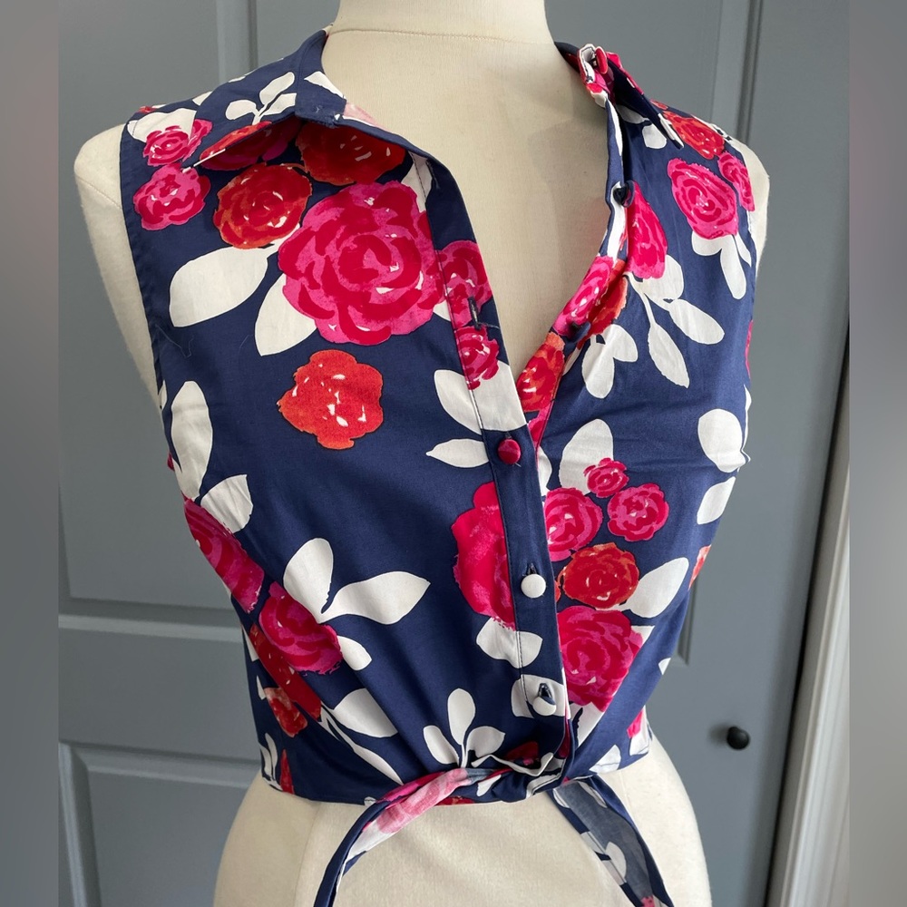 ModCloth button down sleeveless floral crop